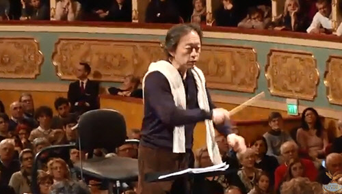 지휘자 정명훈이 8일 이탈리아에서 교통사로를 당했다. <라페니체 공식 유튜브 채널 영상 캡처>